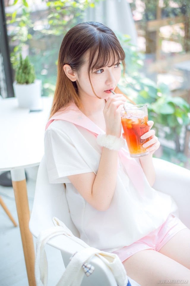 “告诉各营战士，莫要抵抗，不会有事的。”孟达淡然道。